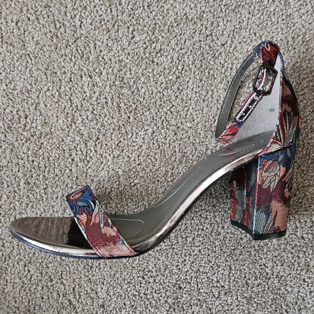 Bandolino Tapestry Sandals